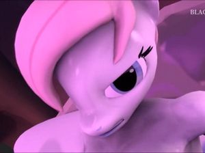 Молодая рисованная медсестра дает в пилотку знойной телке футанари