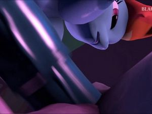 Синяя футанари пони с огромным членом трахает подружку из мультика