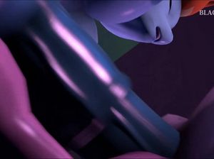 Синяя футанари пони с огромным членом трахает подружку из мультика