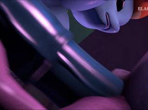 Синяя футанари пони с огромным членом трахает подружку из мультика