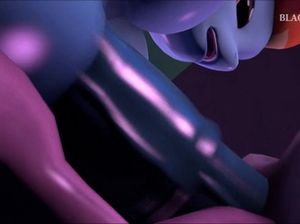 Синяя футанари пони с огромным членом трахает подружку из мультика