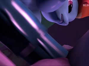 Синяя футанари пони с огромным членом трахает подружку из мультика