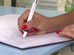 Чернокожий врач кончил на попу медсестры после анального секса