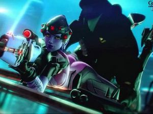 Роковая вдова из видеоигры Overwatch принимает член темного ассасина