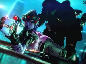 Роковая вдова из видеоигры Overwatch принимает член темного ассасина