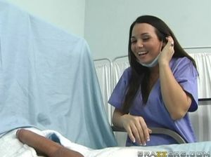 Две сисястые медсестры ебутся с пациентом перед операцией