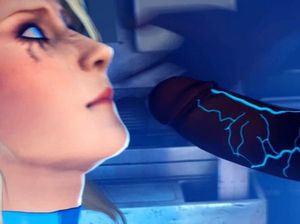 Роскошная рисованная блонда делает глубокий минет черному дружку