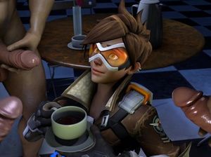 Мужики заливают своей липкой спермой потрясающую телочку в очках