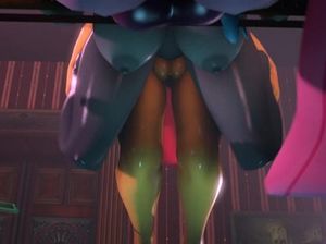 Цветная футанари на прозрачном столе ебет грудастую девушку