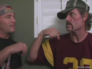 Белые мужики развели на секс молодую негритянку с маленькими сиськами