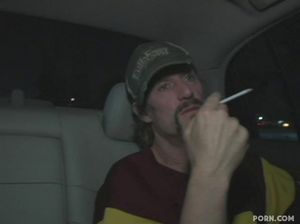 Белые мужики развели на секс молодую негритянку с маленькими сиськами