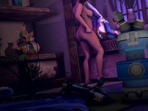 Большой член футанари погружается в дырочку любовницы на столе