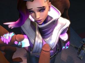 Фантастическая девушка стоит на коленях и сосет члены любовников