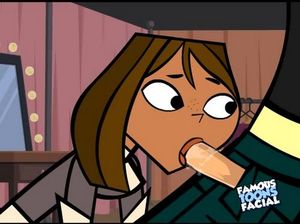 Панк неформал долбит стерву в ротик, а потом и в мокрую пилотку