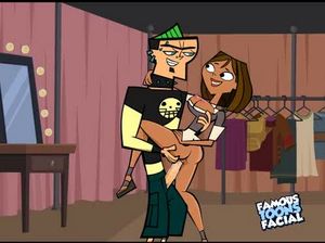 Панк неформал долбит стерву в ротик, а потом и в мокрую пилотку