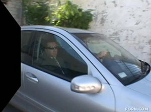 Глупенькая негритянка с огромными дойками повелась на секс на кастинге
