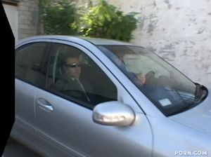 Негритянку развели на секс на кастинге и залили ее рот спермой