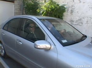 На приватном кастинге симпатичная негритянка отдаётся фейковому агенту