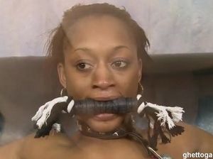 Белый парень жестко и активно ебет чернокожую телочку