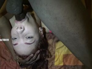 Негр жестко выебал телку в рот и кончил ей в глотку