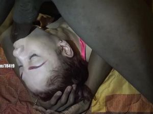 Негр жестко выебал телку в рот и кончил ей в глотку
