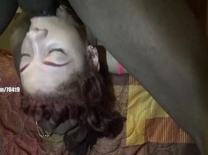 Негр жестко выебал телку в рот и кончил ей в глотку