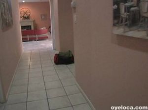 Пикапер выебал на диване пьяную молодую брюнетку