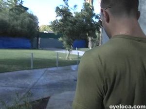 Пикапер выебал на диване пьяную молодую брюнетку