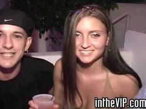 Жарки секс двух блондинок и зрелого кобеля после пьяной вечеринки