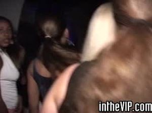 Пьяные малышки устроили секс втроём с новым знакомым парнем