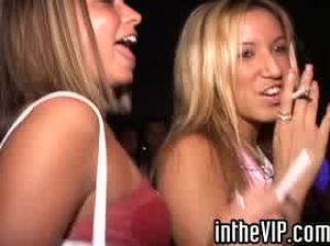 Бухие бабы после танцев устроили еблю с мускулистыми мужиками