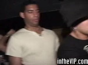 Пьяные блондинки громко стонут во время секса с крепким парнем