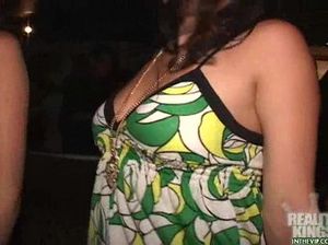 Секс втроем с пьяными телочками после танцев в клубе