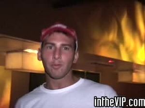 Пьяные молодые телочки лихо скачут на членах в групповом сексе