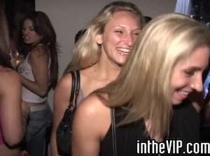 Групповой секс с пьяными блондинками после ночного клуба