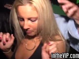 Групповой секс с пьяными блондинками после ночного клуба