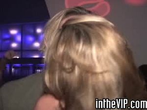 Групповой секс с пьяными блондинками после ночного клуба