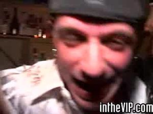 Тусовщик занялся сексом втроем с пьяными шлюшками из клуба