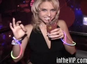 Снял двух пьяных малышек на приватной секс вечеринке и отодрал в ЖМЖ