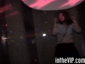 Снял двух пьяных малышек на приватной секс вечеринке и отодрал в ЖМЖ