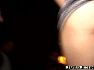 Бухая татуированная блондинка отдаётся своему новому знакомому