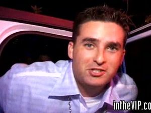 Молодая пьяная блондинка занимается сексом в позе 69 на приватной вечеринке