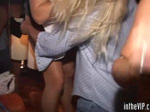 Две роскошные бляди напились на приватной секс вечеринке и ебутся с парнями