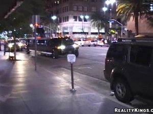 Блондинка напилась алкоголя и получила удовольствие во время секса с любовником