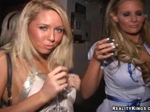 Блондинка напилась алкоголя и получила удовольствие во время секса с любовником