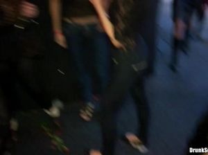 Сексуальная оргия на одной из вечеринок в ночном клубе