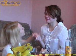 Милые Маша и Оксана обмениваются кунилингусами после пьянки