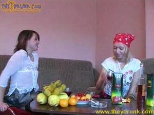 Милые Маша и Оксана обмениваются кунилингусами после пьянки