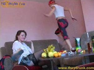 Милые Маша и Оксана обмениваются кунилингусами после пьянки