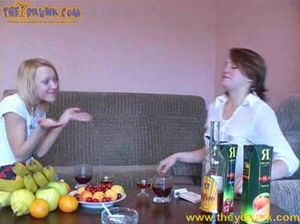 Милые Маша и Оксана обмениваются кунилингусами после пьянки